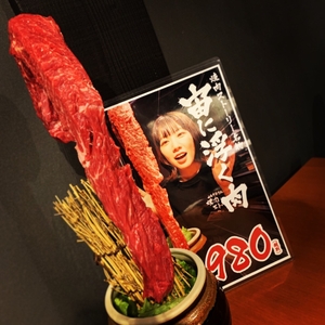 Ylw4zLdP808QxRWvYs82.jpg?w=940&h=940