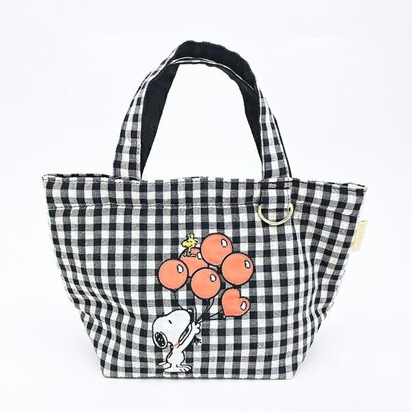 赤い風船がアクセント！スヌーピーのモノトーンチェック柄シリーズで、大人可愛いを格上げ。