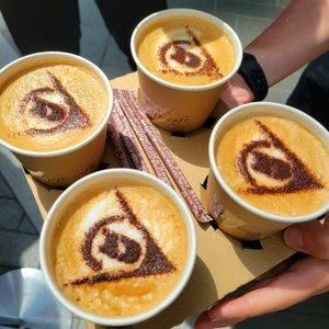 Ywpjt6JQnWR876DchYCO.jpg?w=940&h=940