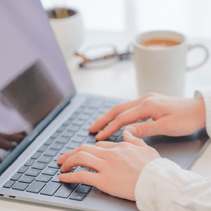 YzMmVPN05cS8gOinxWBv.png?w=940&h=940