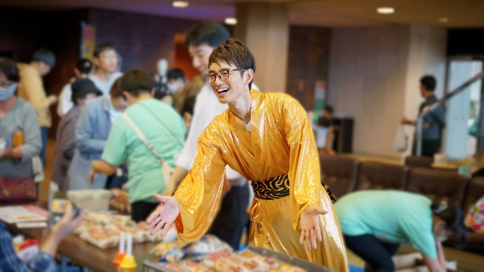 院長先生　ホワイエの様子