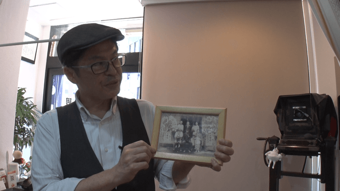 ガラス乾板撮影を行う創業96年の写真館に密着します