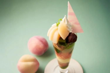 京都・伊藤久右衛門「桃の抹茶パフェ」7月8日提供開始