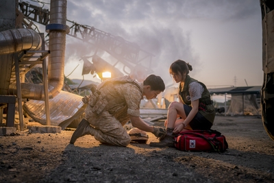 Licensed by Next Entertainment World (c)2016 Descendants of the Sun SPC