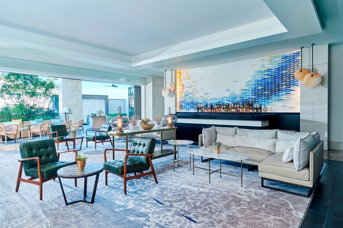 バーカウンターのあるロビー(4F)