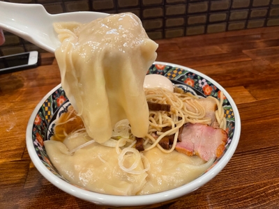 「破壊力満点のふわもちワンタン」　