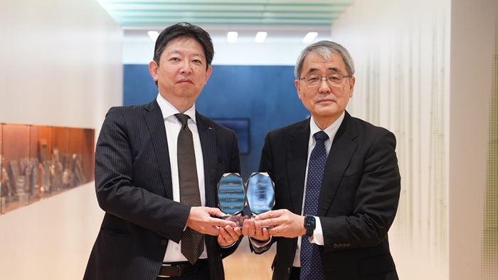 右:エンタープライズDB株式会社 代表取締役社長 藤田 祐治様/左:株式会社アシスト 執行役員 ビジネスインフラ技術本部長 小西 雅宏