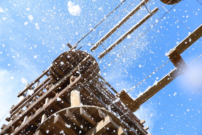 ▲エリア上空から、雪のような泡が降り注ぐ中ゴールを目指せ!