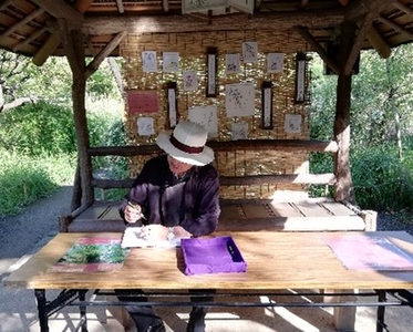 過年度の「萩を詠む」の様子