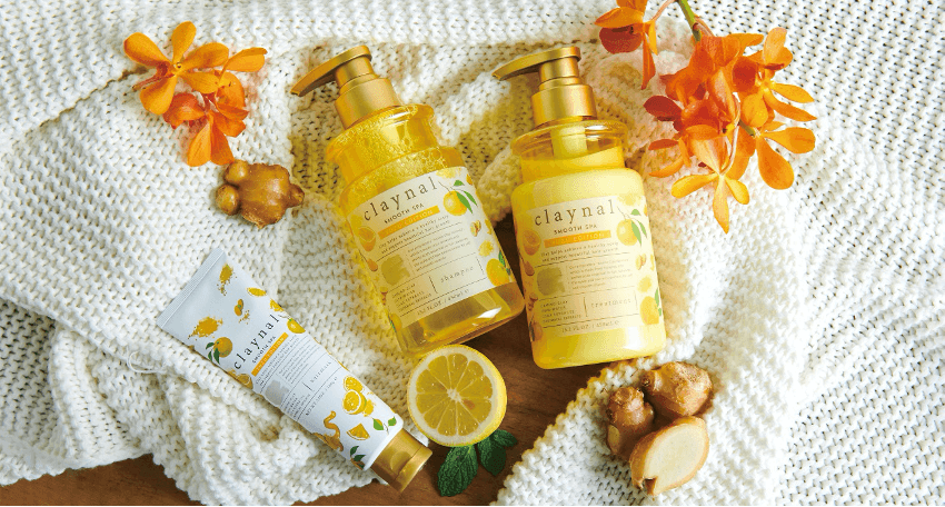 ユズ&ジンジャーをイメージしたミニヘアマスク(100g・左)とシャンプー&トリートメント(各450mL)