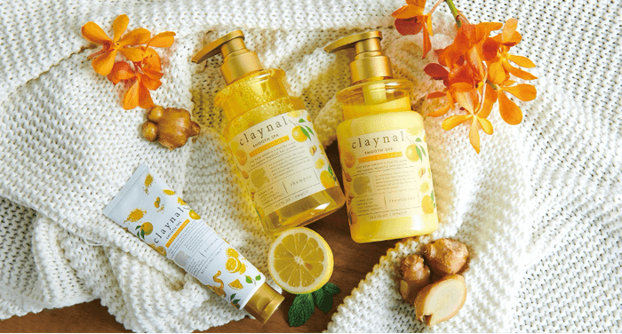 ユズ&ジンジャーをイメージしたミニヘアマスク(100g・左)とシャンプー&トリートメント(各450mL)