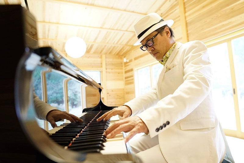 寝苦しい猛暑の夜も快適に!528hz作曲家・ピアニスト エイコン・ヒビノが公式YouTubeチャンネルを開設 今夜ライブ映像をプレミア公開!