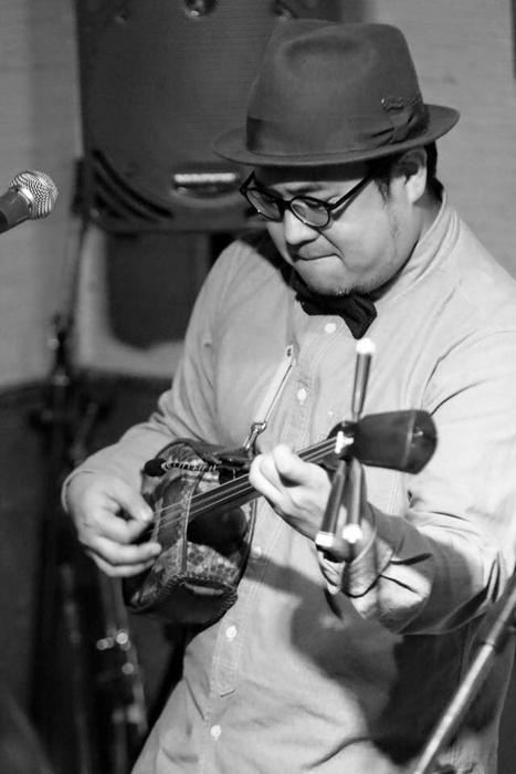 <三線・演奏> 迎里 計(むかいざと・けい) 八重山は石垣・白保出身の三線奏者であり、唄者。