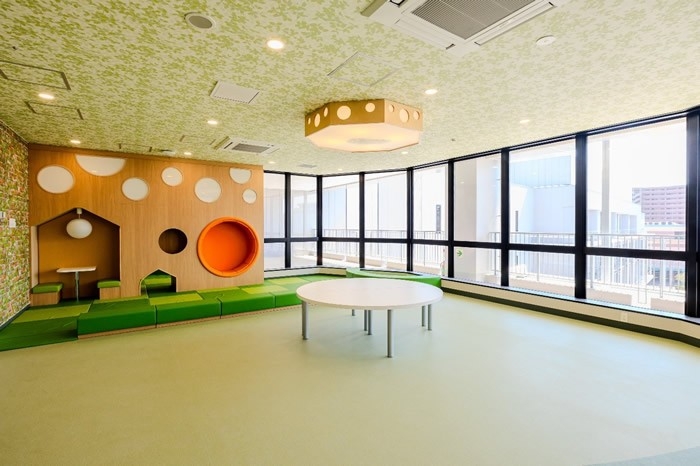 eスポーツ選手、入院の子に笑顔！近大病院でXマス交流会