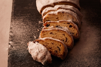 ドイツ発祥のクリスマス菓子の定番「シュトーレン」