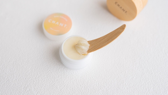 一つひとつ手で練り込み手詰め製法