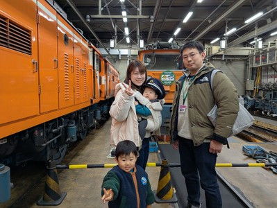 機関車車庫を見学