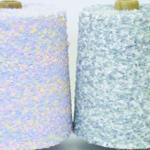 左が母の日をイメージしたカラー、右が父の日をイメージしたカラー。