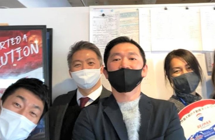 ■北海道メンバーと(本人:中央右)