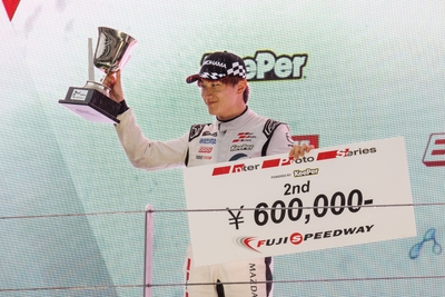 a47QKC049avxrNUYz4Tj.jpg?w=940&h=940