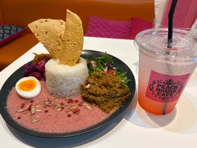 ピンクカレーとピンクレモネード