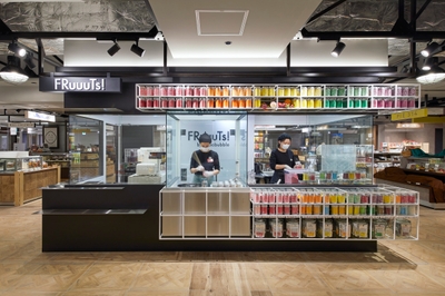 ビタミンカラーあふれる店内