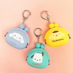 このミニサイズが可愛い！サンリオのシリコンがま口ポーチ。