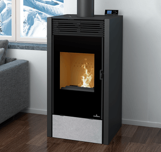 薪とペレット兼用。サイズ：H1175×W561×D566mm、薪の長さ：40cm、定格出力11kW
