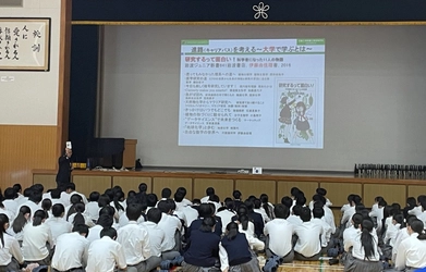 近大附属広島高校東広島校で1年生対象の「進路講演会」を開催　進路選択や将来について深く考える機会に