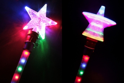 「光るくるくるお星さまスティック」 価格：1,000円 星が光りながら回るおもちゃです。