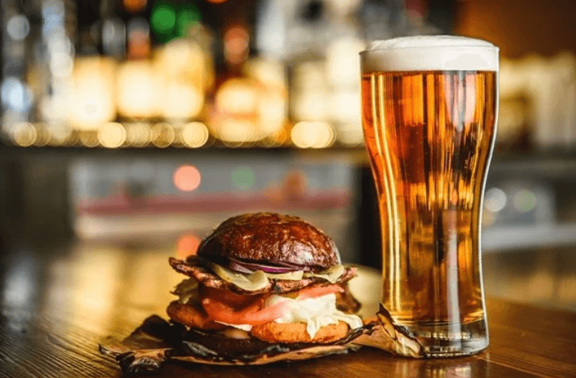 稲荷町駅徒歩8分『Craft Burger & Grill JIRO』はわんちゃんと一緒にクラフトバーガーがいただけるお店!駅近ドットコムで情報を公開中