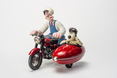 「モーターバイクとサイドカー」 （『ウォレスとグルミット 危機一髪！』）© Aardman / Wallace & Gromit Ltd 1995