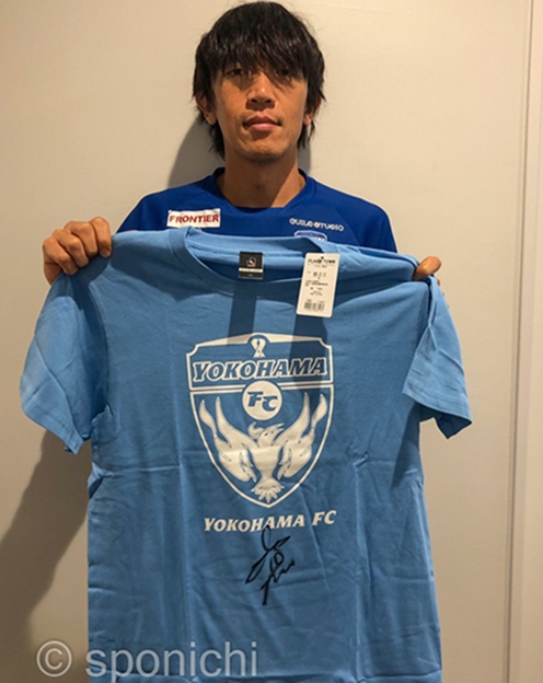 横浜FC・中村俊輔選手サイン入りTシャツ