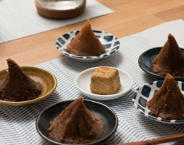 全国から集めた8種類の味噌を独自ブレンド「超合わせ味噌」