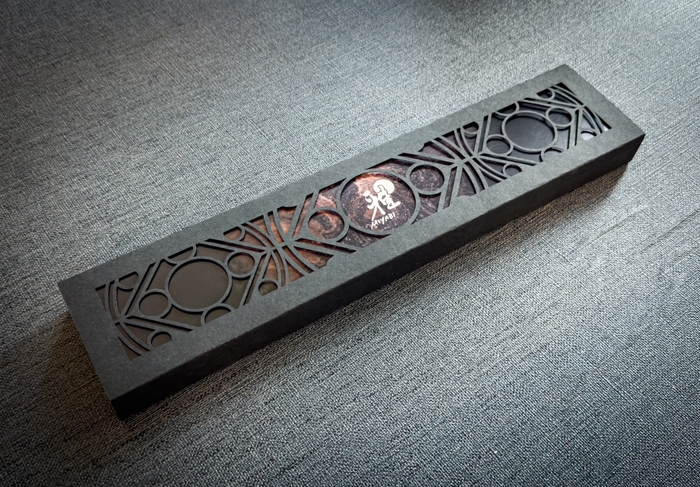 パッケージはプラスチックフリーで環境に配慮したFSC認証の紙を使用