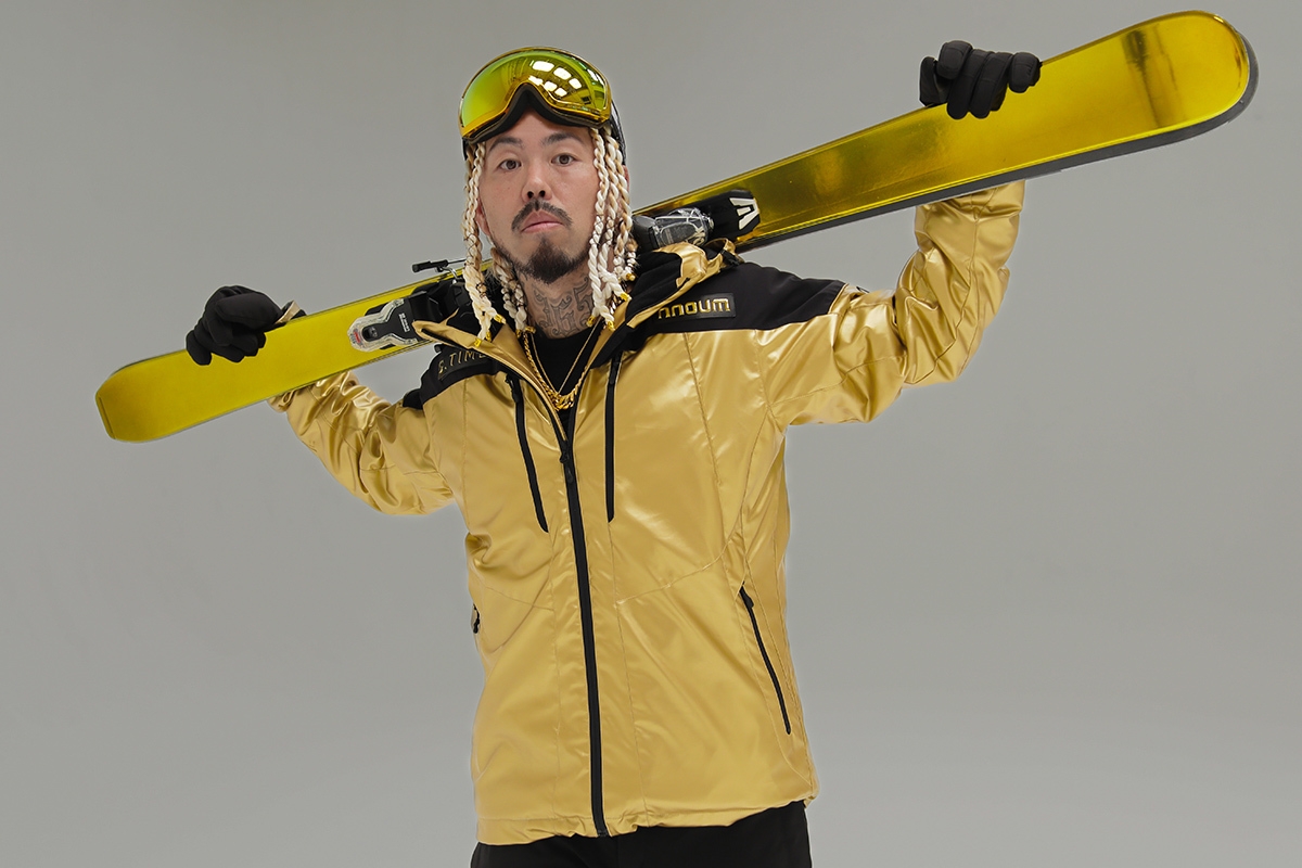 ラッパーSHO 「S.TIME」 × タナベスポーツのプライベートブランド「nnoum(ノアム)」ゴールドベンツにちなんだ“金ピカ”ド派手なコラボ商品!先行は完売