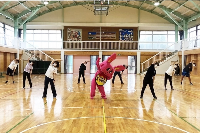 学校からは生徒だけでなく、先生達のチームも参加!