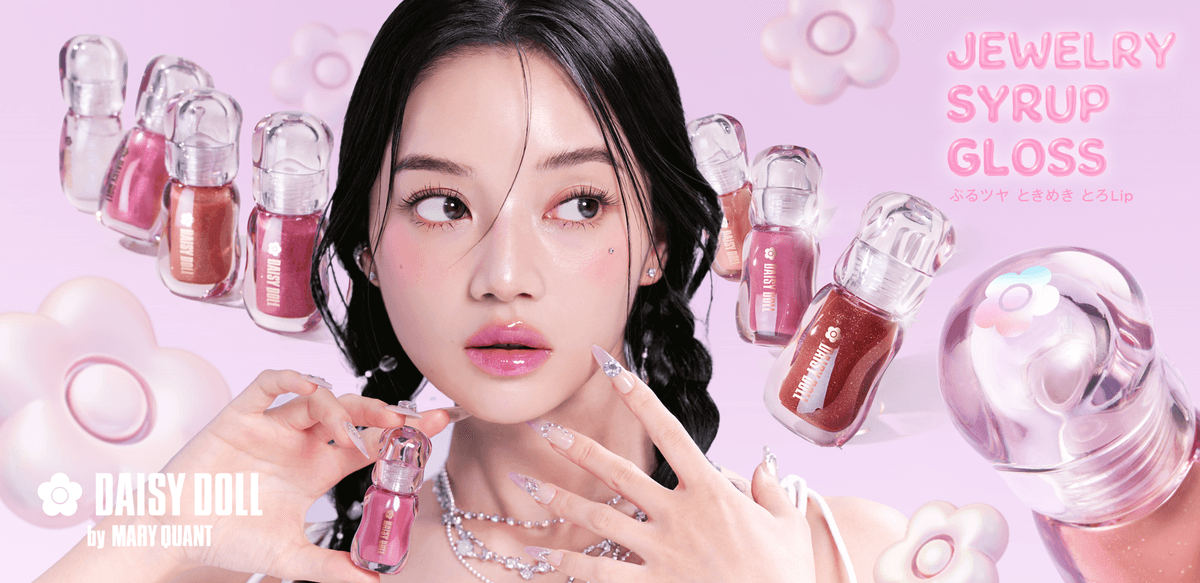 【3.17新発売】デイジードールの“バズりグロス”に 待望の新色登場!ジュエリーのようなきらめきと、シロップのようなぷるツヤ感で旬の唇へ!