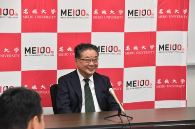 aazadUPfR6pM6GZoi17e.jpg?w=940&h=940