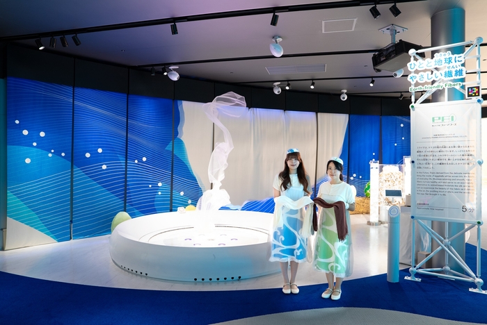 「天女の羽衣」をイメージしたオボヴェールと絹の薄生地