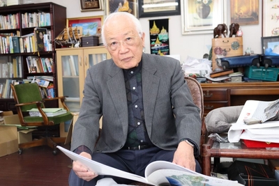 被災地への支援を訴える岡田理事長＝岡山市北区の日本・ミャンマー医療人育成支援協会事務所で