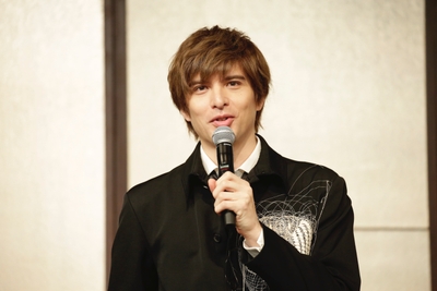 athsEyHeUkCnrUsEFMhU.jpg?w=940&h=940