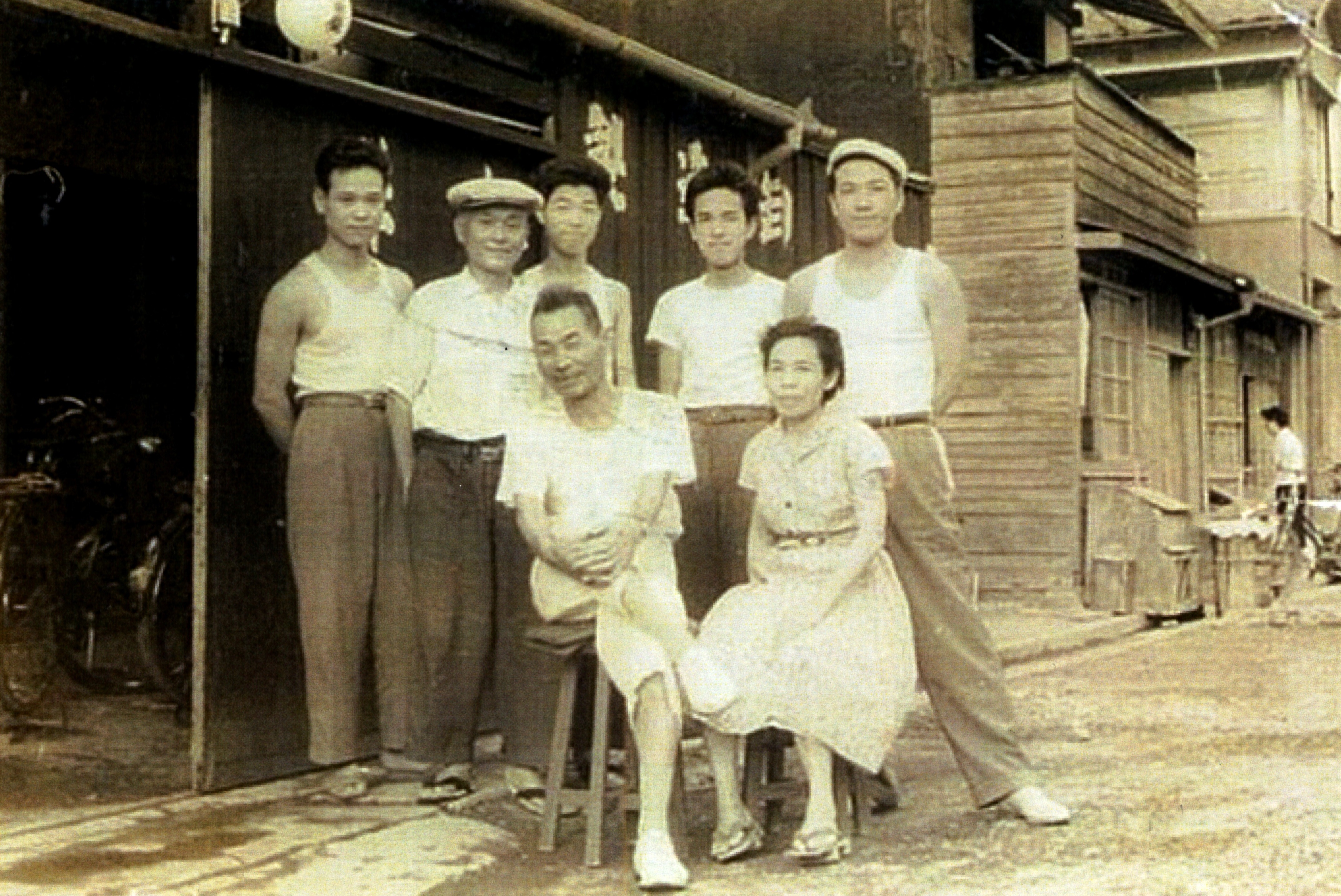 創業時の社員集合写真