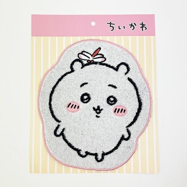 色や柄がポップなちいかわのタオルハンカチやフェイスタオル!キャラの個性が反映されたデザインで、プレゼントにもおすすめ