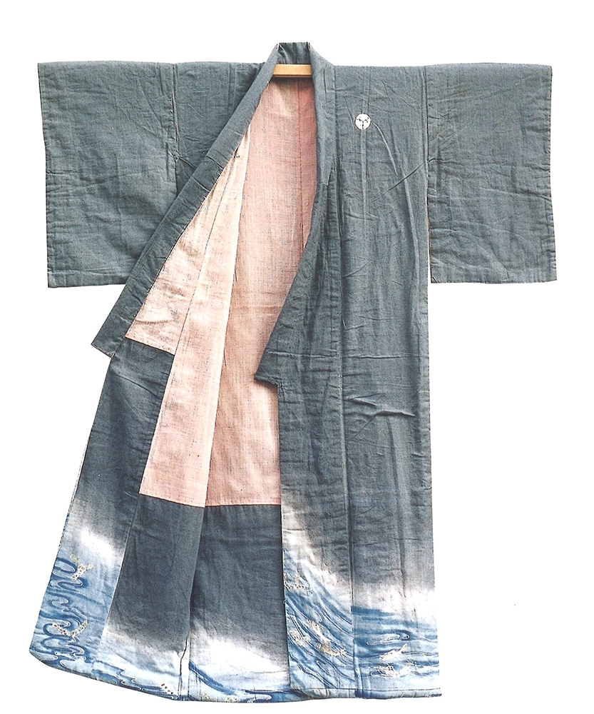 木綿地流水鮎模様手描友禅留袖(原始布・古代織参考館蔵)【前期】