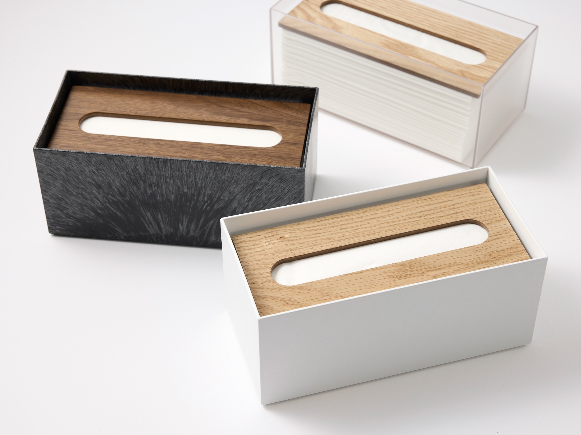 手前からホワイト、ブラック、クリア