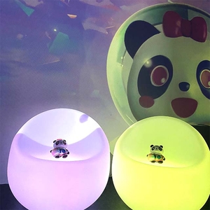 ＳＮＳ映え間違いなしの光るソファー