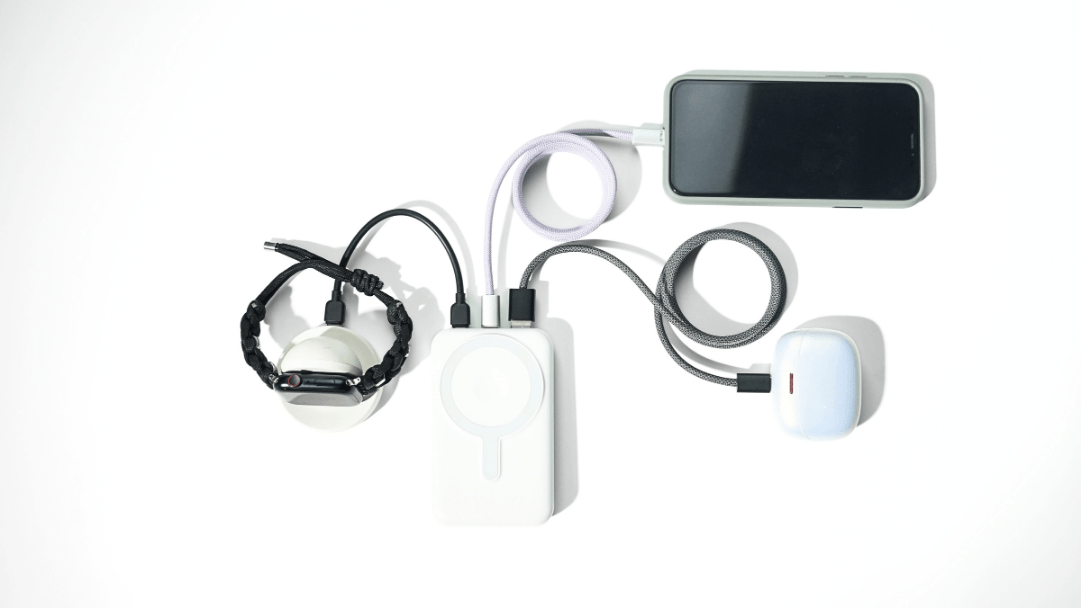 ワイヤレス+ケーブルで4台同時充電