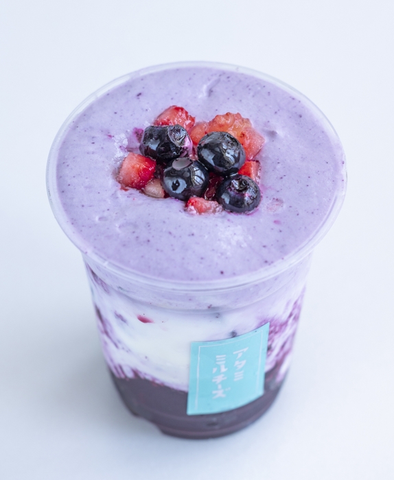 飲めるチーズケーキ ダブルベリー 600円(税込)