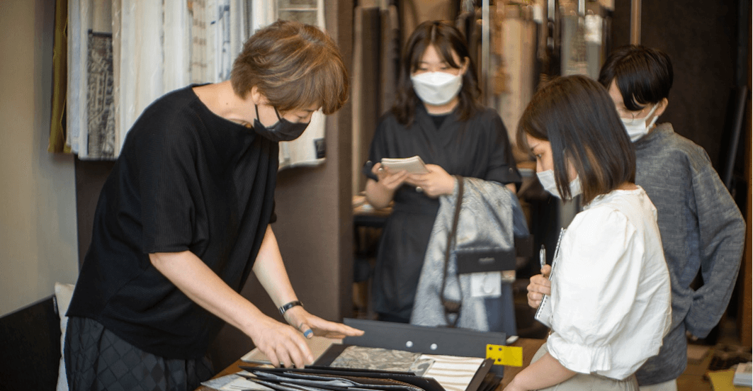 株式会社インテリアホソイで打ち合わせの様子